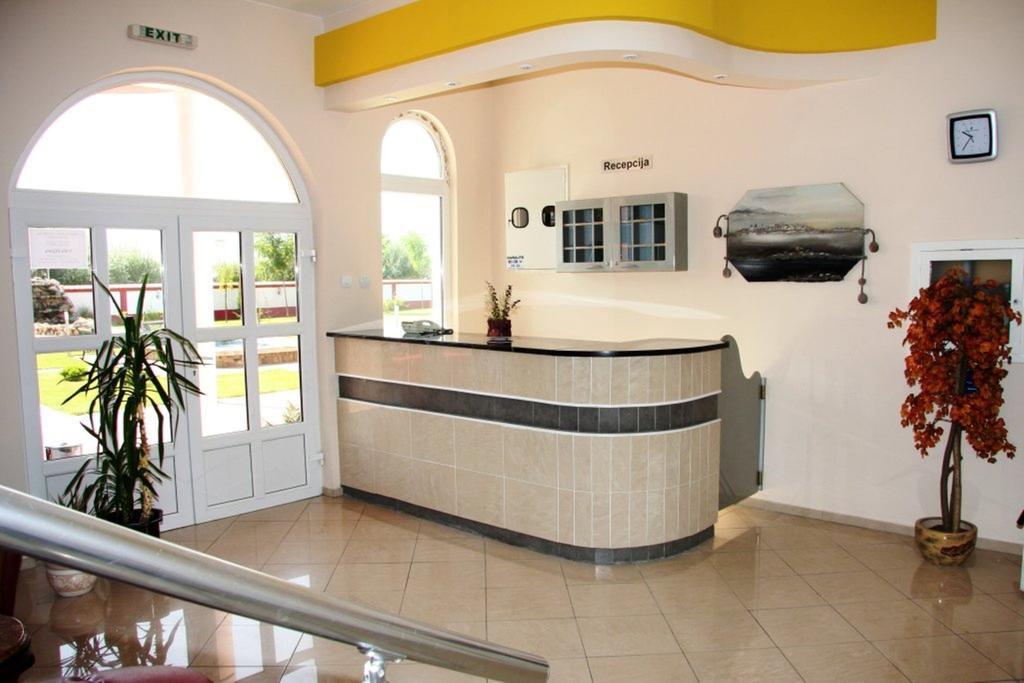 Hotel Dijana Pirot Zewnętrze zdjęcie